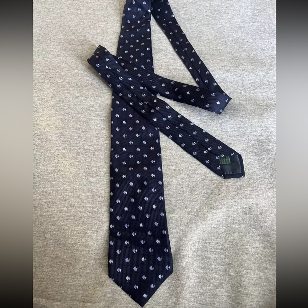 Andrews Ties, Tie